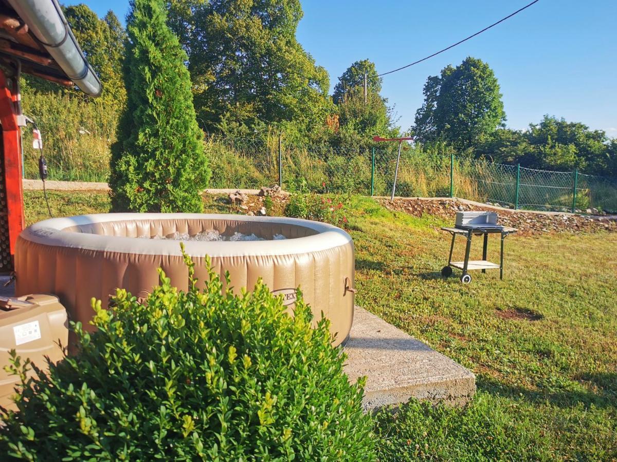 Home La Sierra With Jacuzzi Кореница Екстер'єр фото