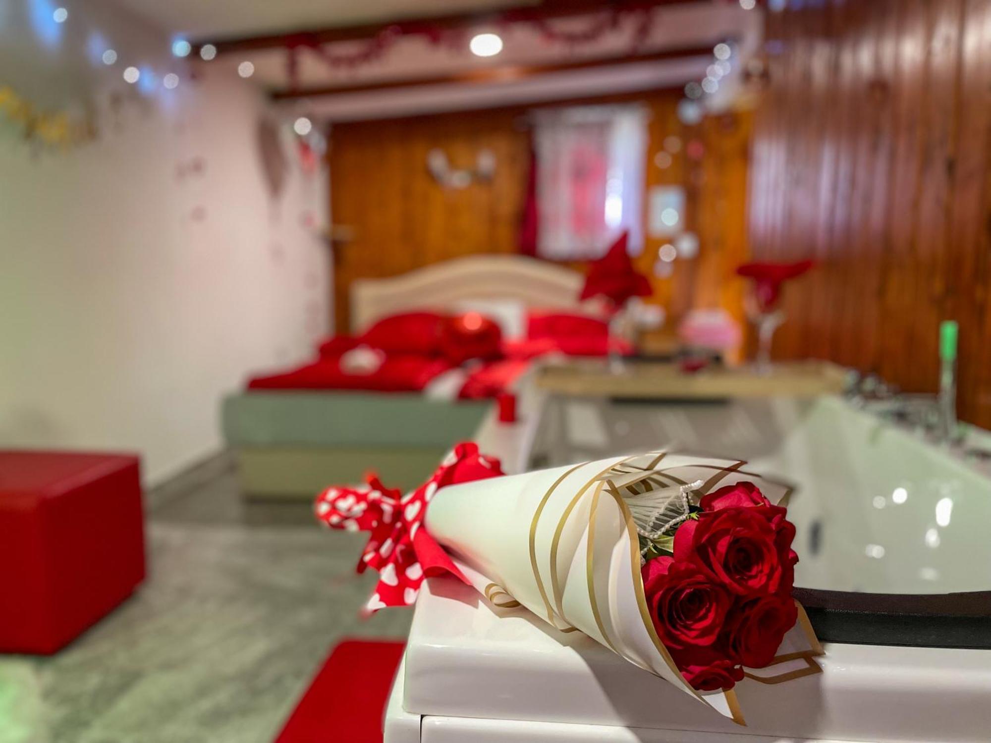 Home La Sierra With Jacuzzi Кореница Екстер'єр фото